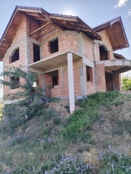 Casă cu 4 camere în Rogova