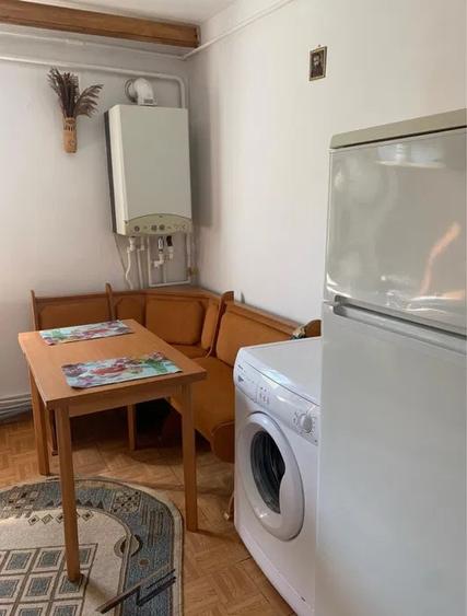 Apartament cu 2 camere semidecomandat, mobilat în Podul de Piatră