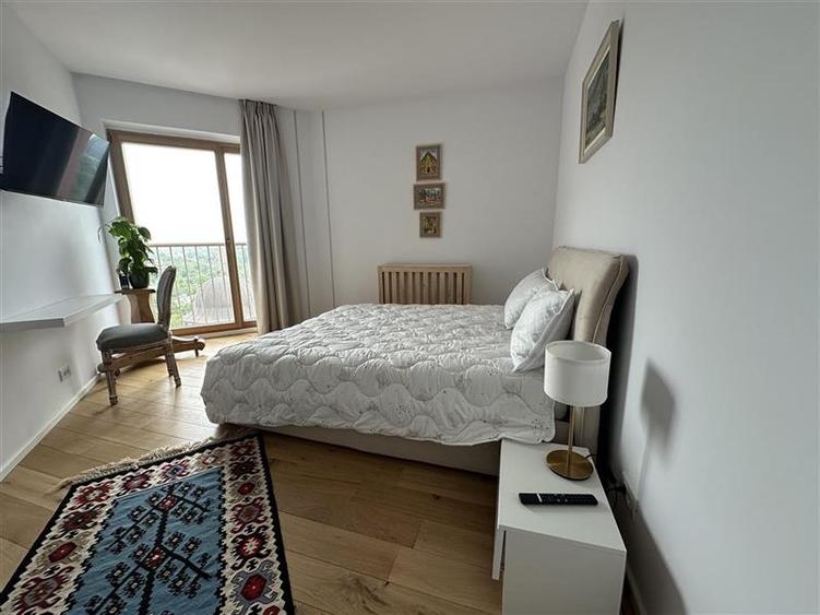 Apartament cu 3 camere decomandat, mobilat în P-ta Presei Libere