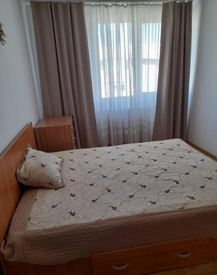 Apartament cu 3 camere semidecomandat, mobilat în Colentina