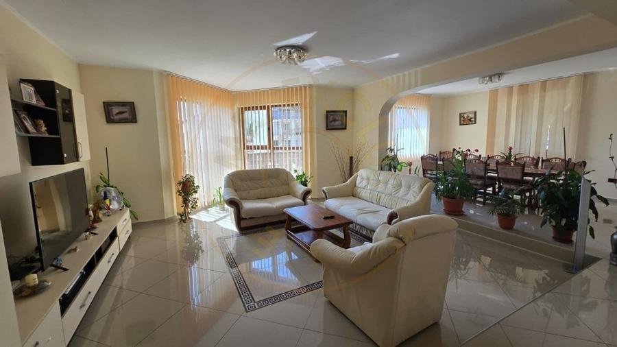 Casă individuală cu 5 camere cu Canalizare în Sud-Est