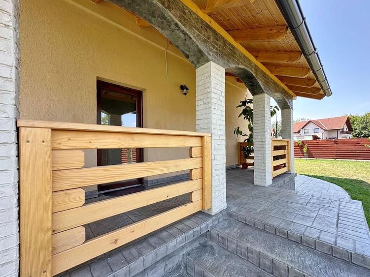 Casă individuală cu 4 camere cu Canalizare în Hălchiu