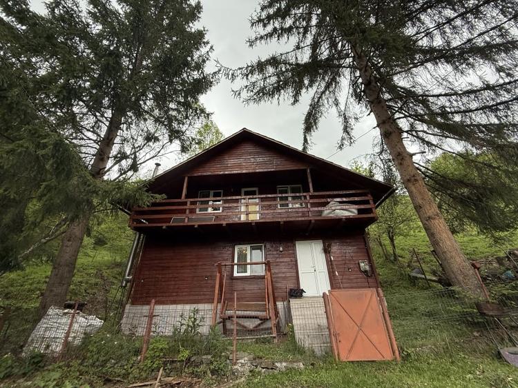Casă individuală cu 6 camere cu Teren 386 Mp în Băișoara