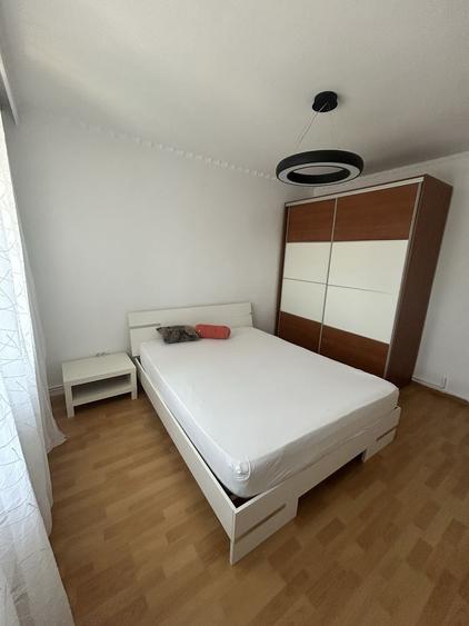 Apartament cu 3 camere decomandat, mobilat în Central