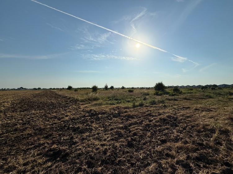 Teren Construcții intravilan de 15867 mp, în Odăi