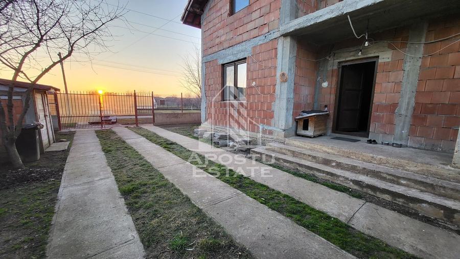 Casă individuală cu 3 camere cu Canalizare în Satchinez