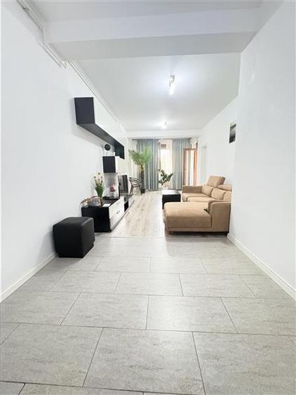 Apartament cu 2 camere semidecomandat, mobilat în Tomis Nord