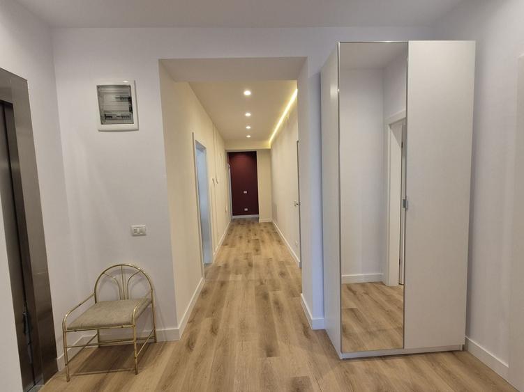Duplex cu 12 camere cu Canalizare în Băneasa