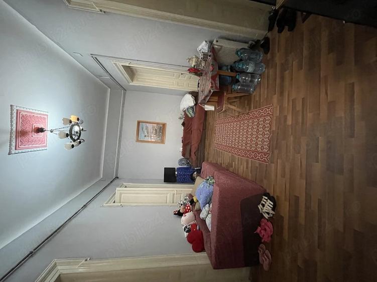 Apartament cu 5 camere decomandat în Victoriei