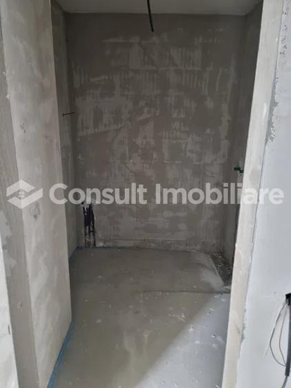 Apartament cu 4 camere semidecomandat în Mărăști
