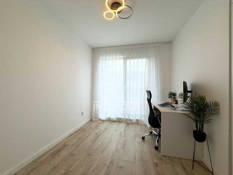 Apartament cu 3 camere semidecomandat, mobilat în Florești