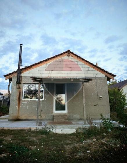 Casă individuală cu 4 camere cu Teren 1153 Mp în Central