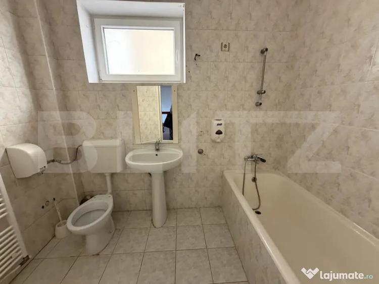 Casă cu 6 camere cu Teren 539 Mp în Central