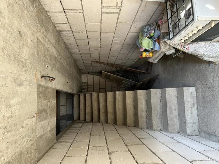 Casă cu 7 camere cu Teren 2650 Mp în Colțești