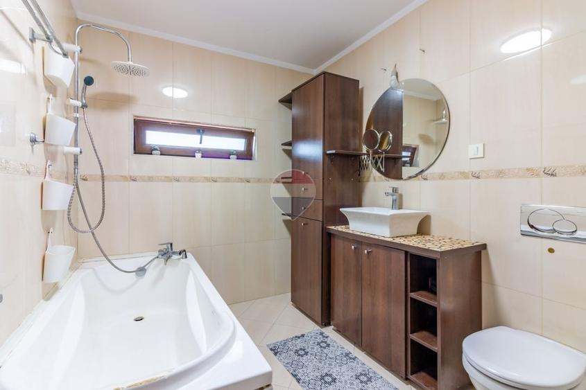 Casă individuală cu 5 camere cu Piscina în Tunari