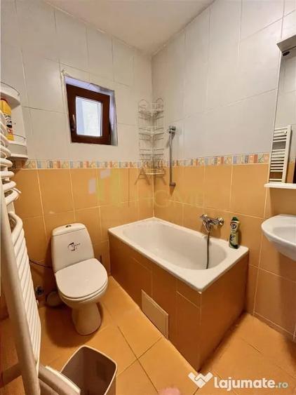 Casă cu 5 camere cu Teren 300 Mp în Central