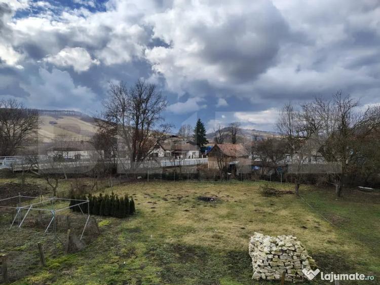 Casă cu 4 camere cu Teren 1360 Mp în Iris