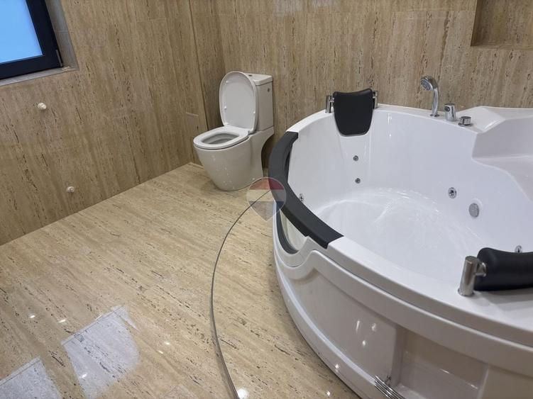 Duplex cu 6 camere cu Teren 350 Mp în Central