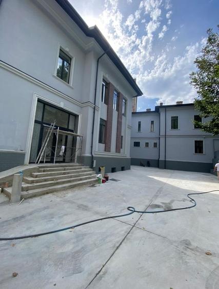 Casă individuală cu 21 camere cu Canalizare în P-ța Romană