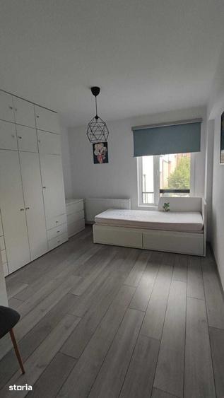 Apartament cu 3 camere decomandat în Titan