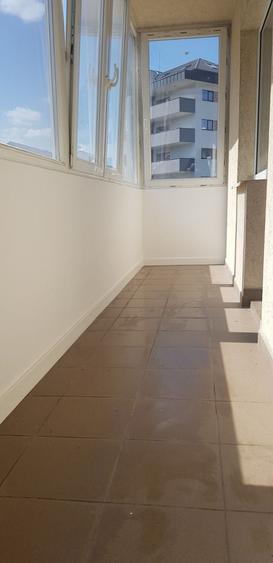 Apartament cu 3 camere decomandat în Florești