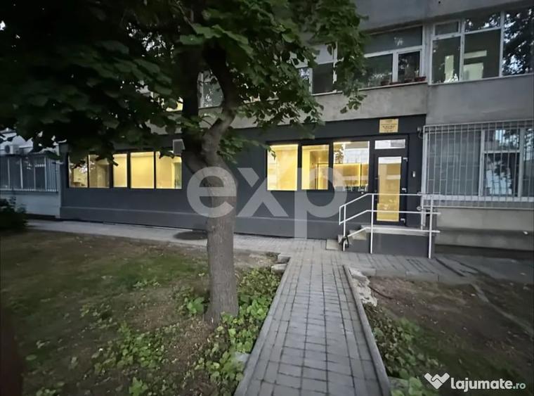 Spațiu comercial, de 75 mp, în Central