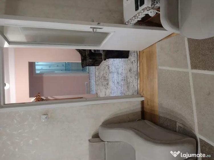 Apartament cu 2 camere decomandat în Podu Roș