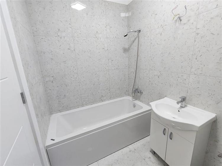 Apartament cu 3 camere decomandat, mobilat în Nord-Est