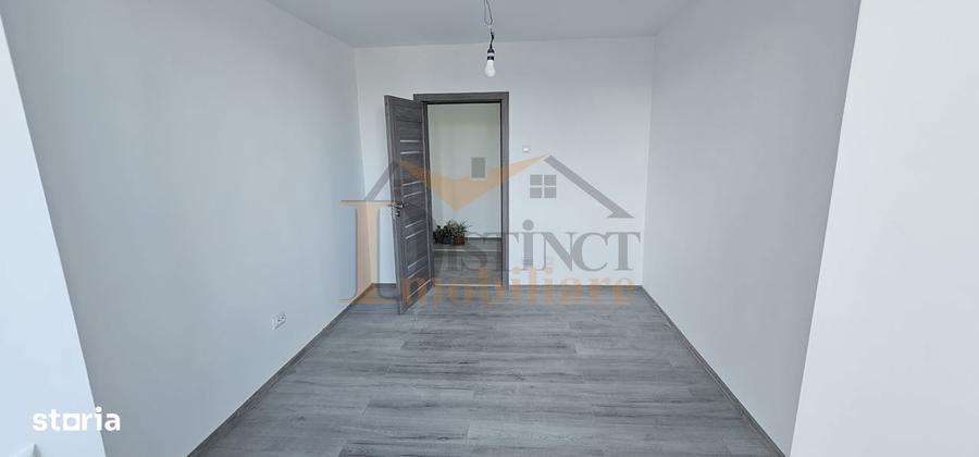Apartament cu 3 camere decomandat în Astra