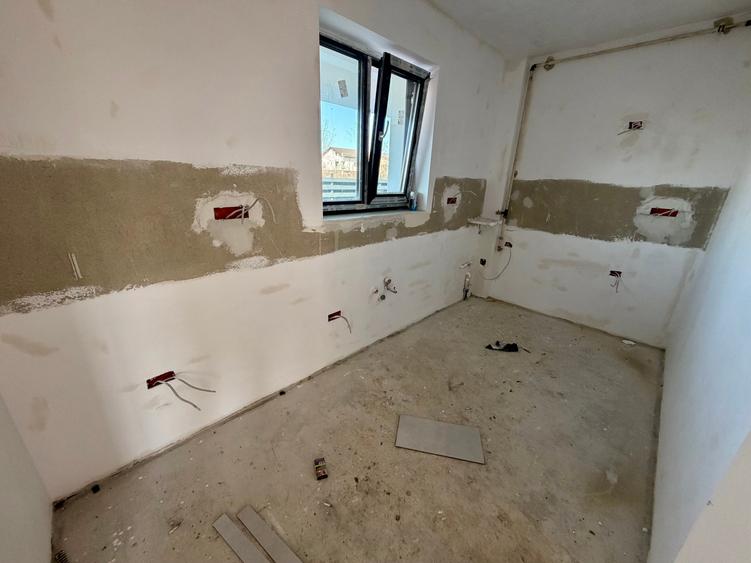 Casă cu 4 camere cu Canalizare în Sud
