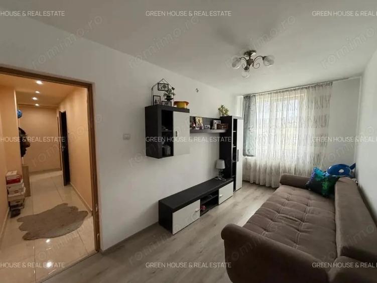 Apartament cu 3 camere semidecomandat în Central
