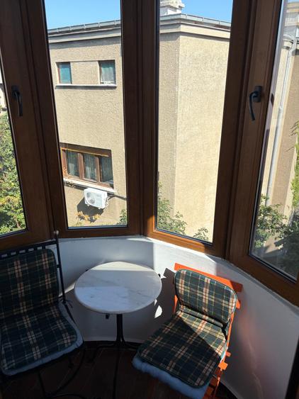 Apartament cu 3 camere semidecomandat în Cotroceni