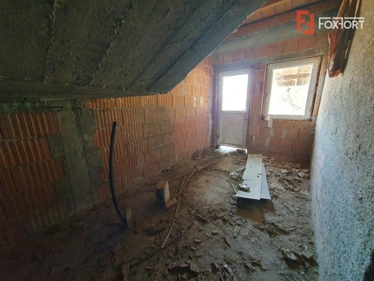 Duplex cu 6 camere cu Canalizare în Peciu Nou