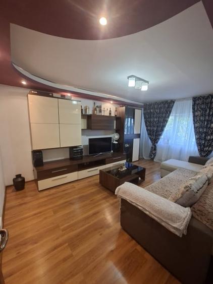 Apartament cu 3 camere decomandat, mobilat în 1 Mai