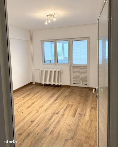Apartament cu 4 camere semidecomandat în Moșilor