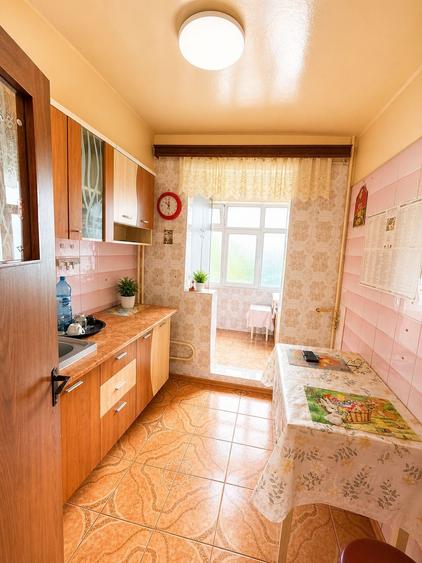Apartament cu 3 camere decomandat, mobilat în Titan