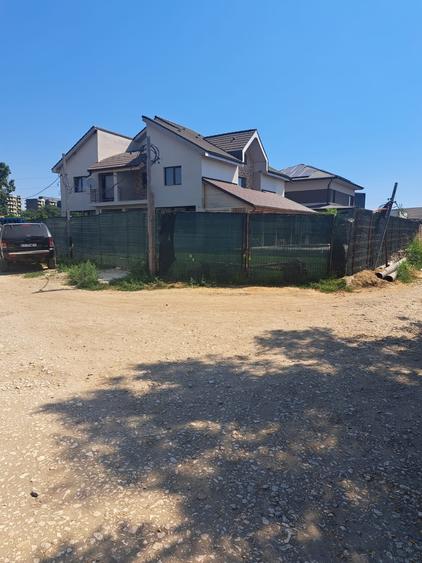 Teren Construcții intravilan de 400 mp, în Lazu