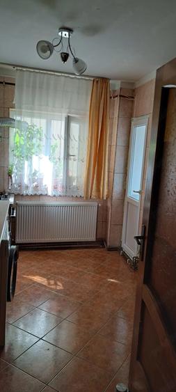 Apartament cu 3 camere decomandat în 1 Mai