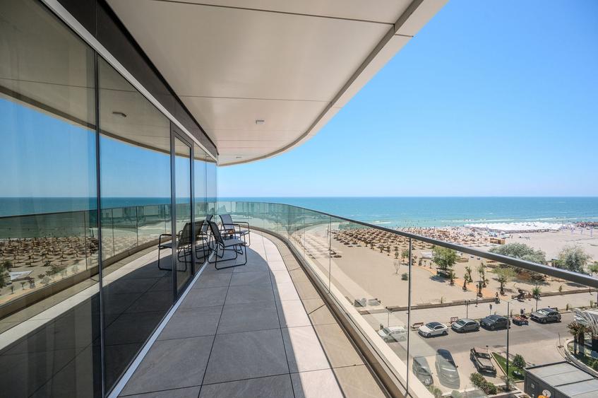 Apartament cu 3 camere decomandat în Mamaia-Sat
