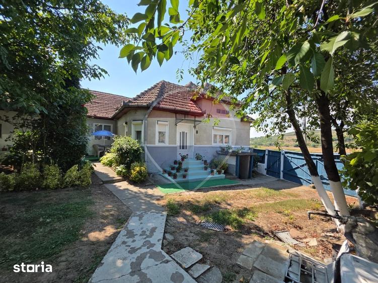 Casă cu 3 camere cu Teren 1400 Mp în Adămuș