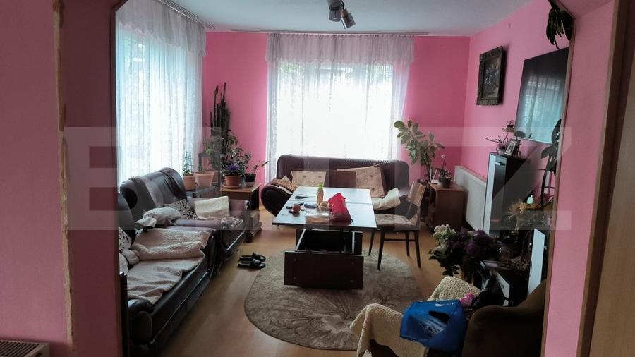 Casă individuală cu 9 camere cu Canalizare în Nord-Est