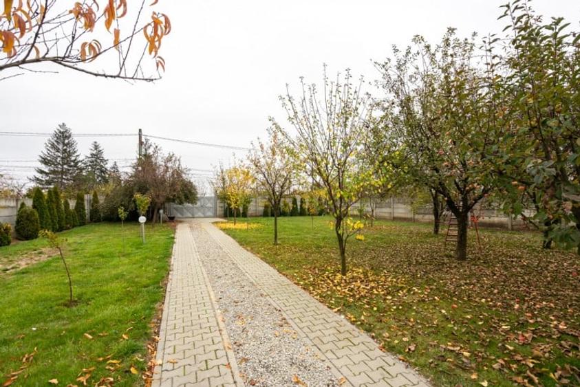 Casă individuală cu 7 camere cu Garaj în Săftica