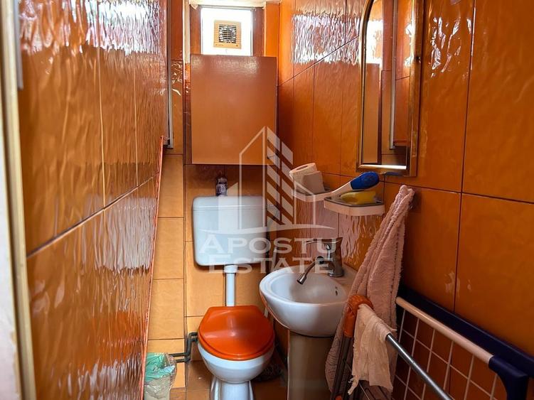 Apartament cu 4 camere semidecomandat în P-ța Maria