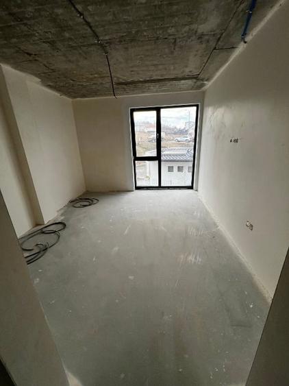 Apartament cu 3 camere decomandat în Sud