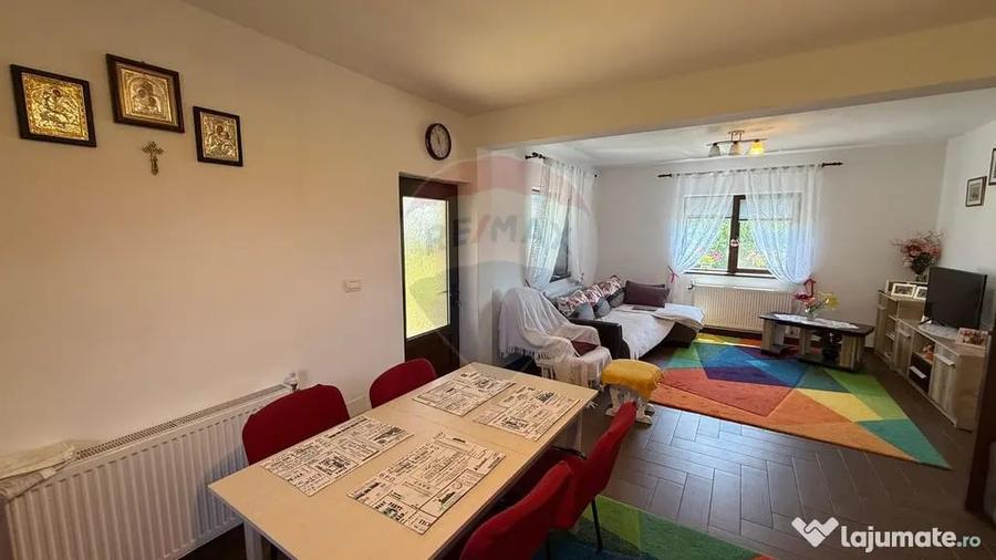 Casă cu 3 camere cu Teren 1667 Mp în Răcoasa