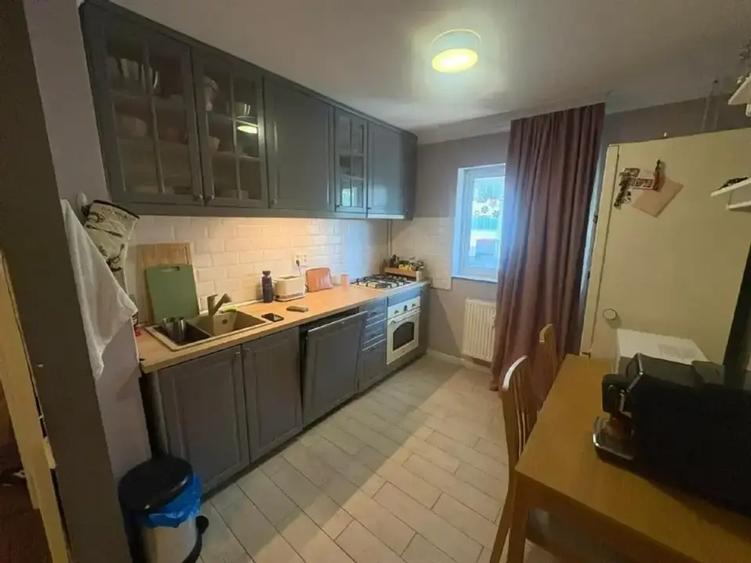 Apartament cu 3 camere decomandat, mobilat în Sebastian