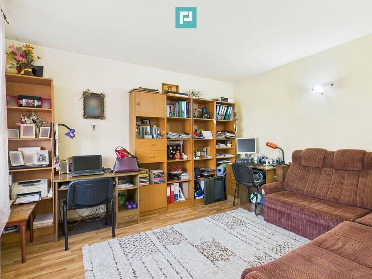 Casă cu 5 camere cu Teren 431 Mp în Aradului