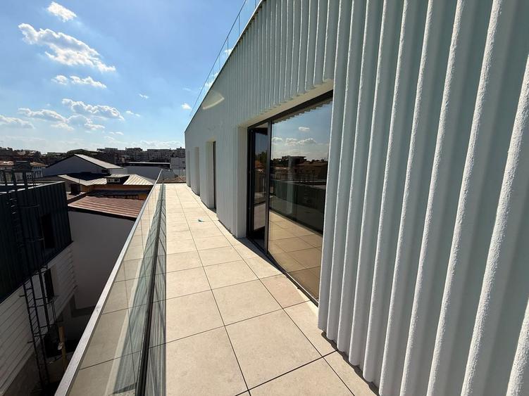 Apartament cu 4 camere decomandat în Unirii