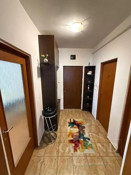 Apartament cu 3 camere semidecomandat, mobilat în Baciu