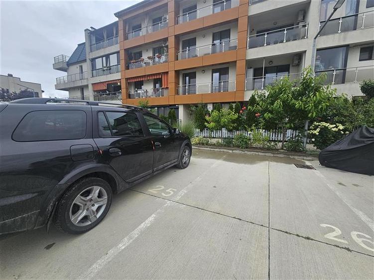 Apartament cu 3 camere semidecomandat, mobilat în Central